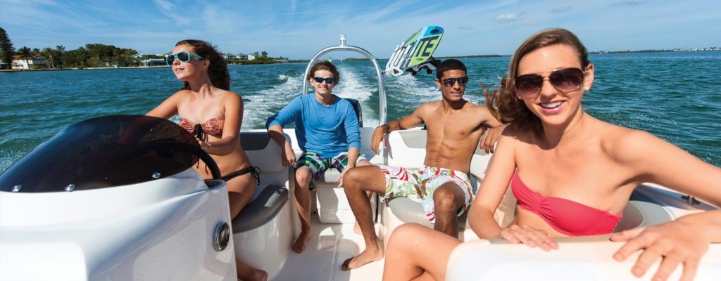 feature_bayliner Friends cruising in a Bayliner boat on the lake
